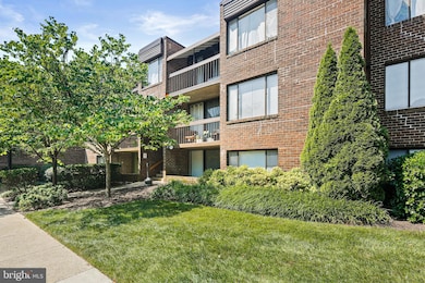 8721 Hayshed Ln unit 23, Columbia, MD 21045 - photo 2