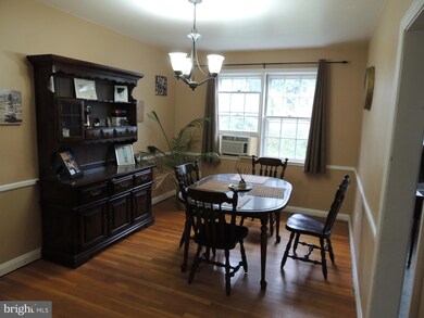 1225 Meridene Dr, Baltimore, MD 21239 - photo 5