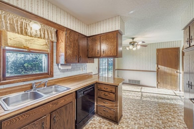 1478 97th Ave NW - Web Quality - 007 - 09 Kitchen.jpg