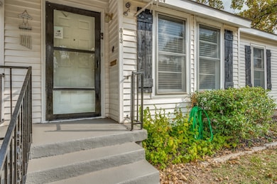 813 Scott Dr, Arlington, TX 76012 - photo 4