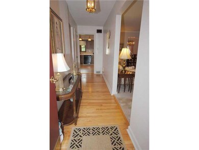 Entry/Foyer.