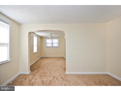 209 Evergreen Ave, Folsom, PA 19033 - photo 6