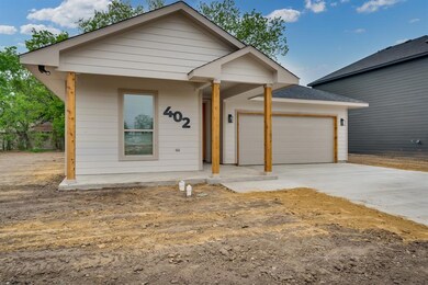 402 Royal St, Cleburne, TX 76031 - photo 3