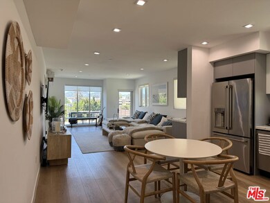 9842 Vidor Dr unit 402, Los Angeles, CA 90035 - photo 4