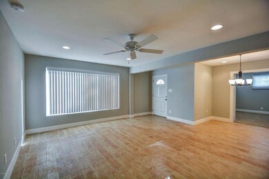 06-family room-1