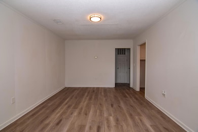 1523 Avalon -23
