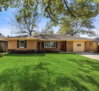 2215 Chantilly Ln, Houston, TX 77018 - photo 2