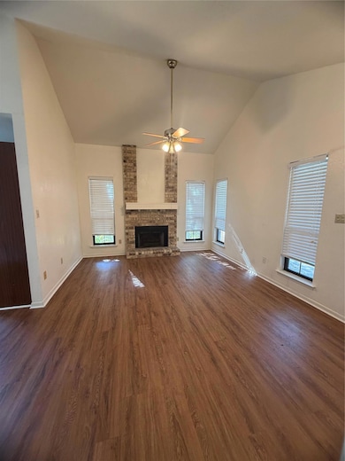 728 W San Antonio St unit 728 B, Lockhart, TX 78644 - photo 2