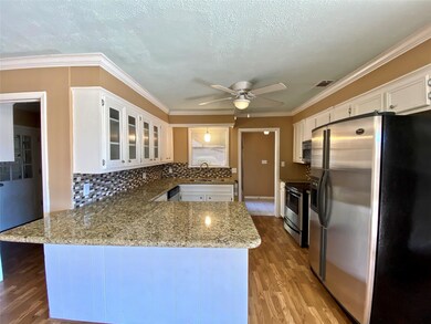 2400 Hillcrest Dr, Bay City, TX 77414 - photo 7