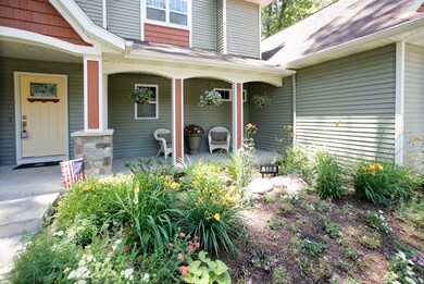 159 red oak circle-103