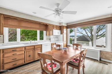 Eat-in Kitchen w/ fantastic views