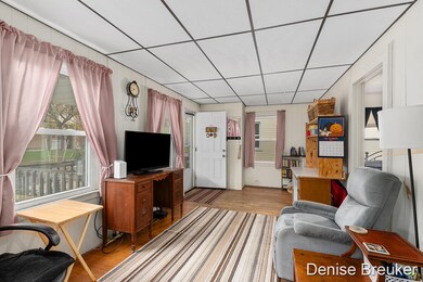 927 Aberdeen St NE, Grand Rapids, MI 49505 - photo 5