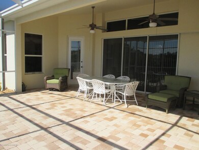 Lanai to house