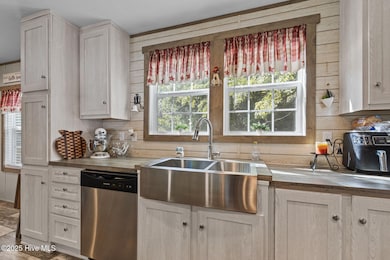 191 Gray Squirrel Ln, Newport, NC 28570 - photo 4