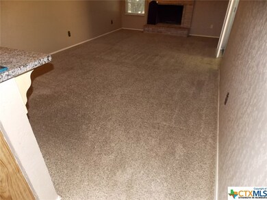 417 Buttercup unit B, New Braunfels, TX 78130 - photo 4