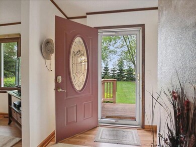 07-5555-E-Carleton-Rd-WindowStill-02