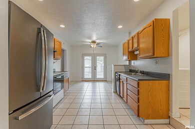 416 N Hamilton St, Lincoln, IL 62656 - photo 5