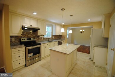 3115 Nestlewood Dr, Herndon, VA 20171 - photo 7