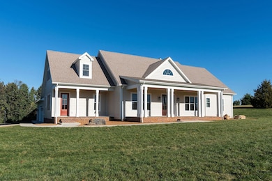 587 Jocelyn Ln, Waynesboro, VA 22980 - photo 2