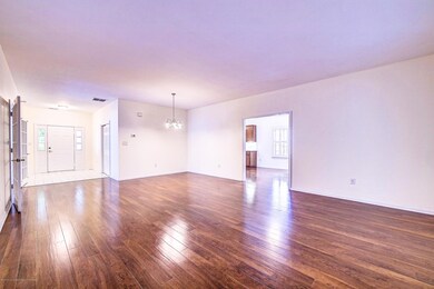 16 Crystal Point, Neptune NJ HDR_ (7)