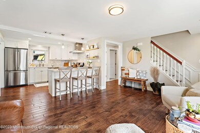 06-Living to Kitchen