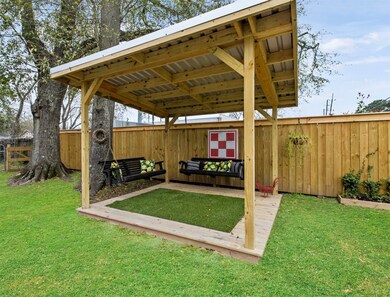 1017 Hicks St, Tomball, TX 77375 - photo 2