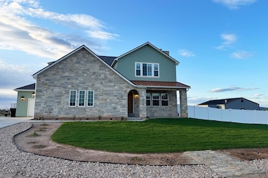 2_Front of House with Yard