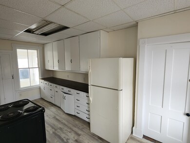 42 Chestnut St, Claremont, NH 03743 - photo 3