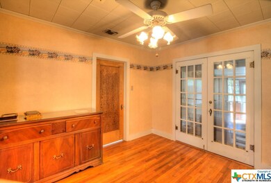 733 Bismark St, Seguin, TX 78155 - photo 3