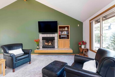 57822 Mount Adams Ln unit 4, Sunriver, OR 97707 - photo 2