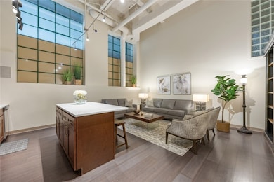 18 ft ceiling in great room