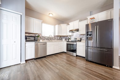 2581 Shadowbrook Trace, Greenwood, IN 46143 - photo 6