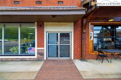 304 S Jefferson Ave, West Jefferson, NC 28694 - photo 2