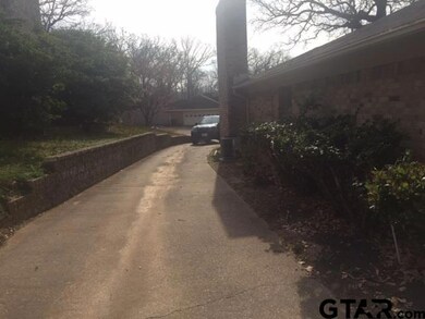 2112 Aberdeen Dr, Tyler, TX 75703 - photo 3