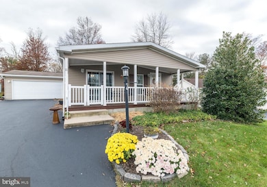 76 Waterford Ln unit T 76, Sellersville, PA 18960 - photo 2