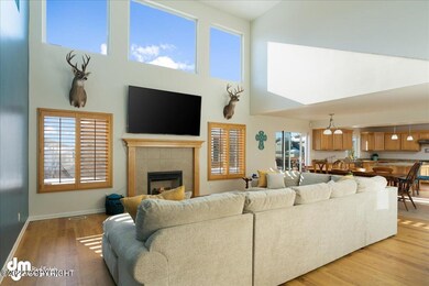 07-Living Room_MAX2162