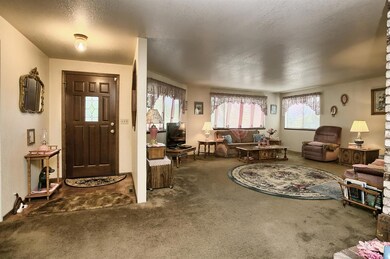 90 NW Sunhill Dr, Grants Pass, OR 97526 - photo 2