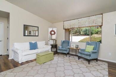 007_Living Room