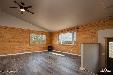 Large Windows with Mountain Views!!