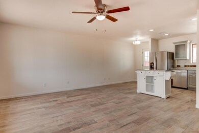 112 S Main Dr-6