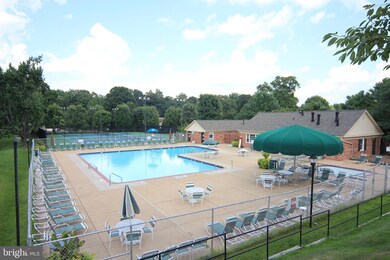 5825 Rexford Dr unit 711, Springfield, VA 22152 - photo 3