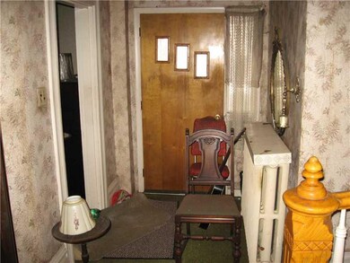 Entry/Foyer.