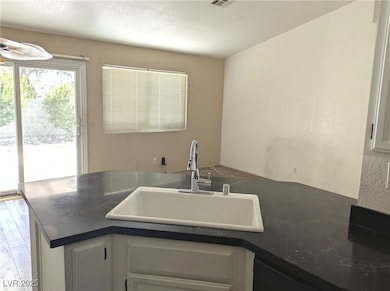 7192 Cypress Gardens Ln, Las Vegas, NV 89119 - photo 7