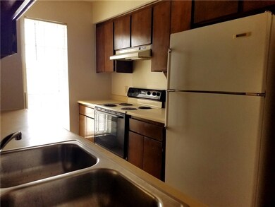 10727 Forest Ridge Ln unit D, El Paso, TX 79935 - photo 5