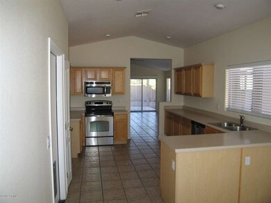 1550 E 12th St 005