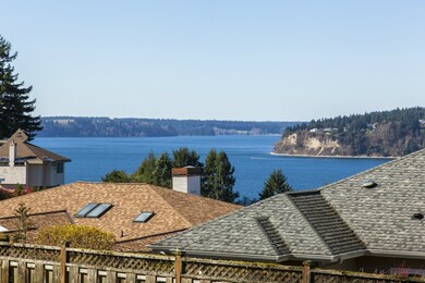 4426 Grandview Dr W, University Place, WA 98466 - photo 2