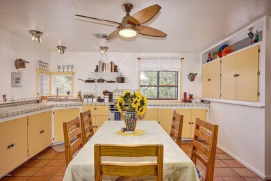 Bright and Cheerful Kitchen