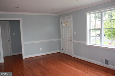 2261 Lewisdale Dr, Hyattsville, MD 20783 - photo 5