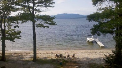 A beautiful sandy beach, your direct waterfront ac