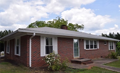 208 Greenfield Rd Westminster SC!